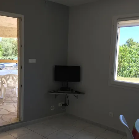 شقة Rez De Jardin D'une *